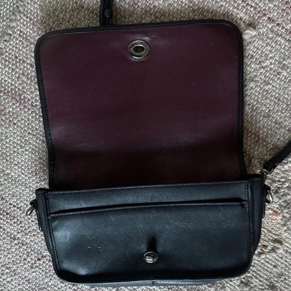 Coach Black Leather Crossbody Bag with Silver-Tone Turnlock - Picture 3 of 7